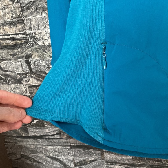 Marmot Long Sleeve Button Down Shirt Small Zippered Side Pocket, Blue - Picture 5 of 11